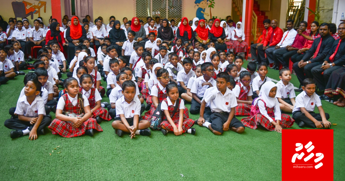 School gai kiyavaidhenee 4 dhuvahu, dhuvaalaku 4 gadi iru