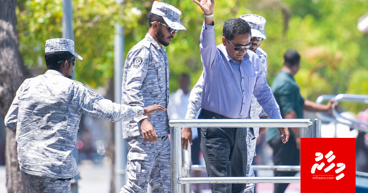 Yamin ge isthiunaaf shareeai Budha dhuvahu baavvanee