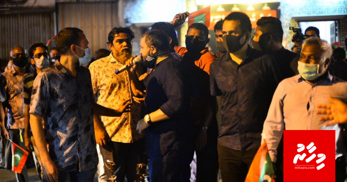 Sarukaaruge isthiufaa ah govai, Opposition in muzahaaraa koffi