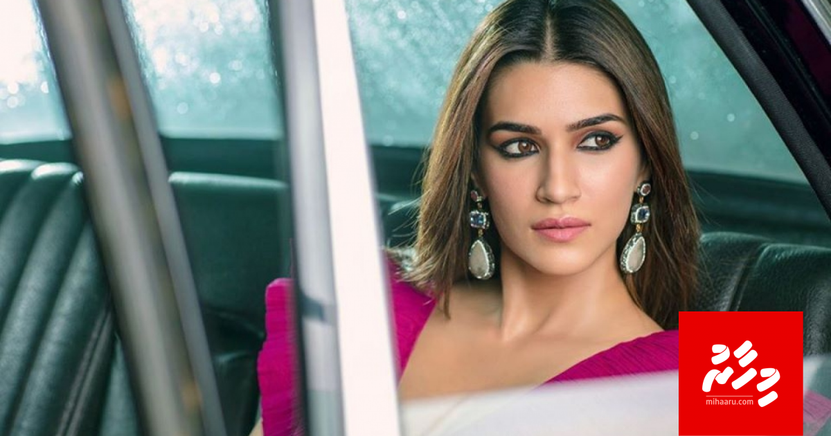 Hrithik Roshanaa eku filmeh kulhen Kriti Sanon kehmadhuvefai
