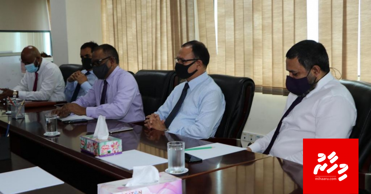 Yameen ah vakeelunnaa bahdhalu kureveyne goiy hadhaidheyn anekkaa ves edhijje