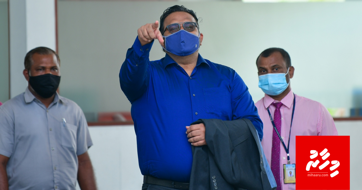 Adheeb ge iuthiraf aa eku Party thakun dhifaau vaan jehijje?!