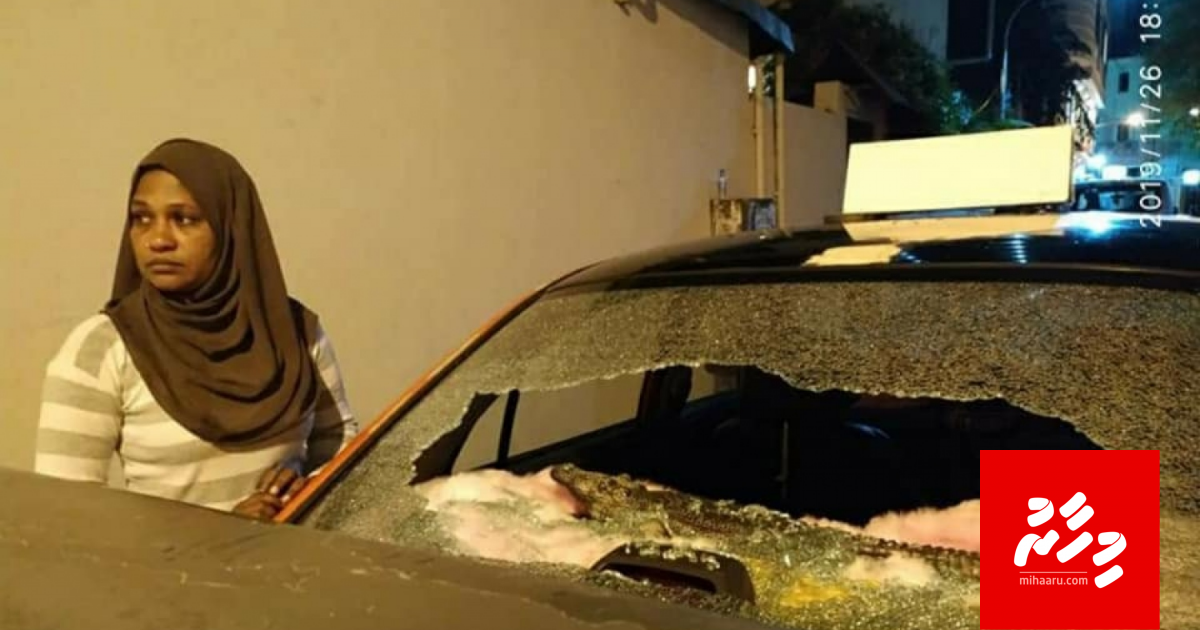 Anhen taxi driver ge car ah anekka ves gehlun dheefi