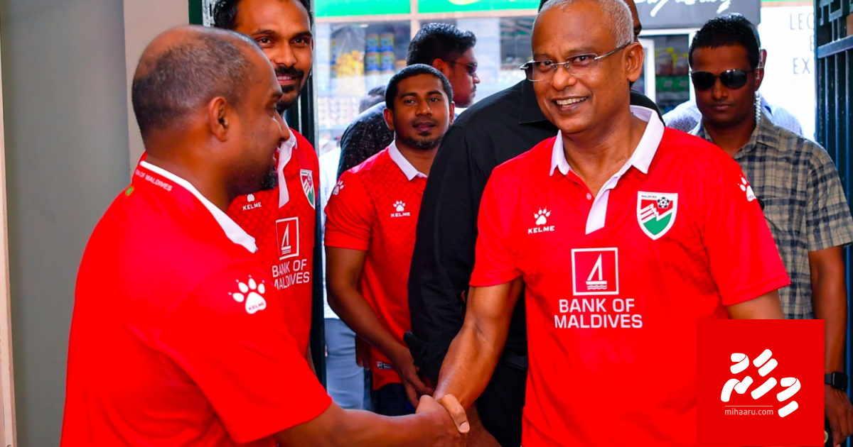 Kanboduvunthah hifaigen footboalha coachun Raees aa baddhalu kuranee