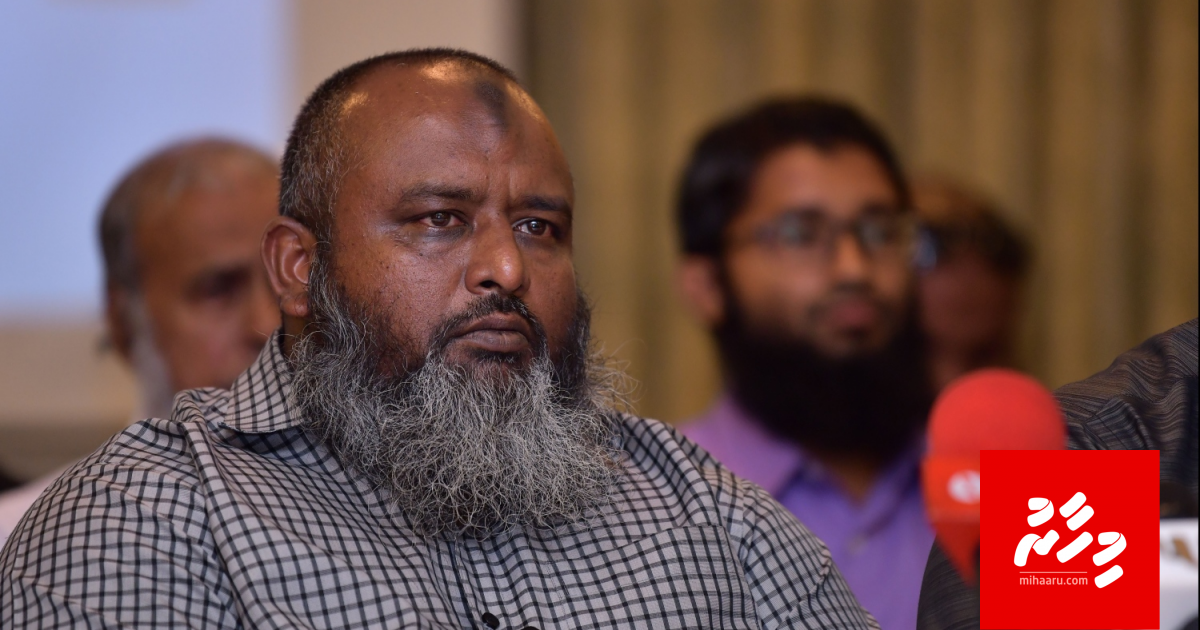 Tweet thakun, University ge gadharu kuravaathee Iyaz ah naseyhaiy dheefi