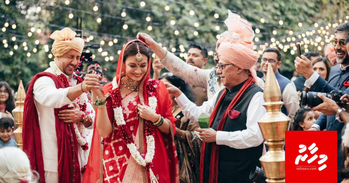 Dia ge 2 vana kaiveneege album inn photothakeh