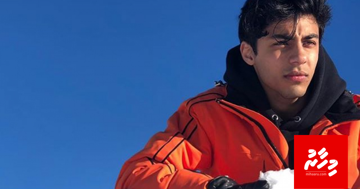 Takht gai Karan Johar ge assistant director akah Aryan Khan