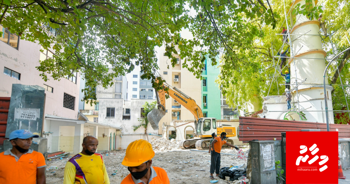 Kuni alhaathee Zikuraa miskiy thalhaalai, bin saafukuranee