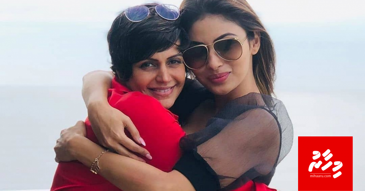 Mandira Bedi aai Mouni Roy Sonevafushi resort gai