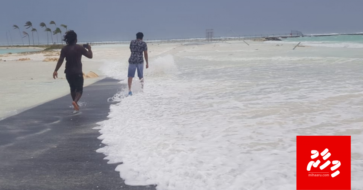 Hoarafushee runway mihaaru heevanee moodhehhen!