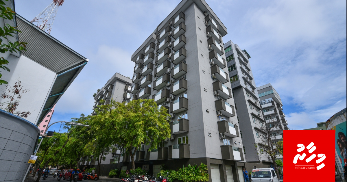 Nasheed ah Muraidhooge, Muthasim ah Rehendhi flat eh sarukaarun hamajassaidheefi