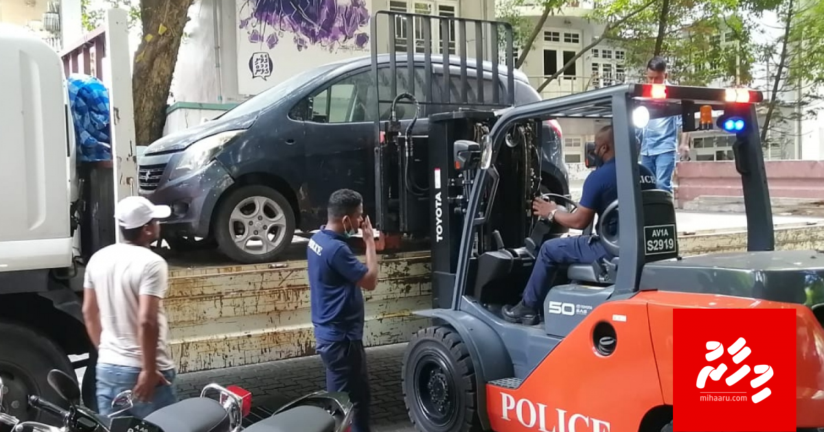 Ukaalaafaivaa vehicle thah negun insaafuveri nuvumun e masakkaiy medhukandaalaifi