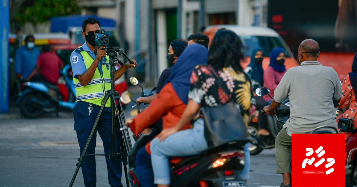 Rajjeygai dhuvvaa hurihaa vehicle eh ge number plate badhalukuran jehey tha?