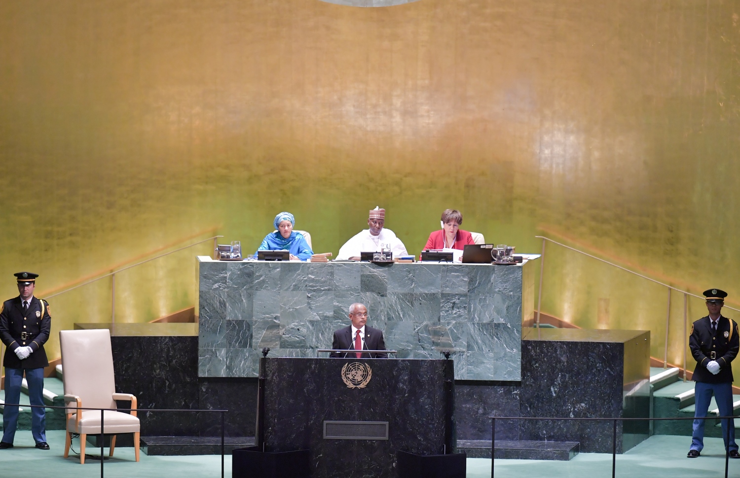 PHOTO GALLERY: UN ge aammu maileehuge 74 vana jalsaagai Raees Ibrahim Mohamed Solih thagureeru kurevvun.