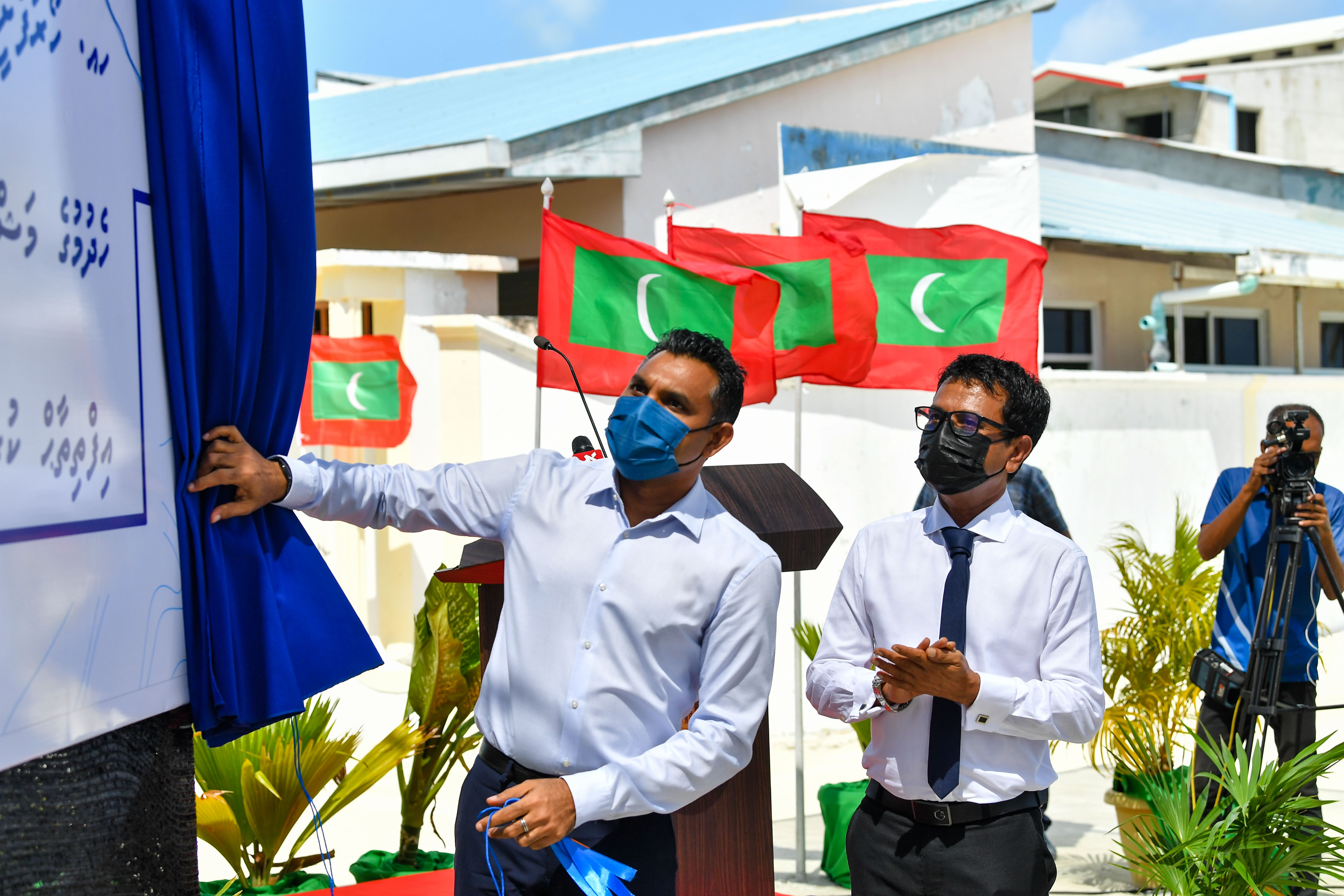 Vice President visits Hoarafushi and inaugurates the road development project