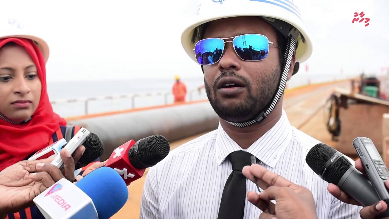 Bridge: Heekuri varah vure maa bodu massakatheh