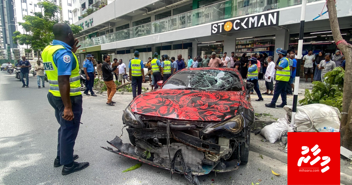 Baarah dhuvvi Sports car eh control nuve meehakah bodu aniyaaeh, dhuvvi meeha filaifi!