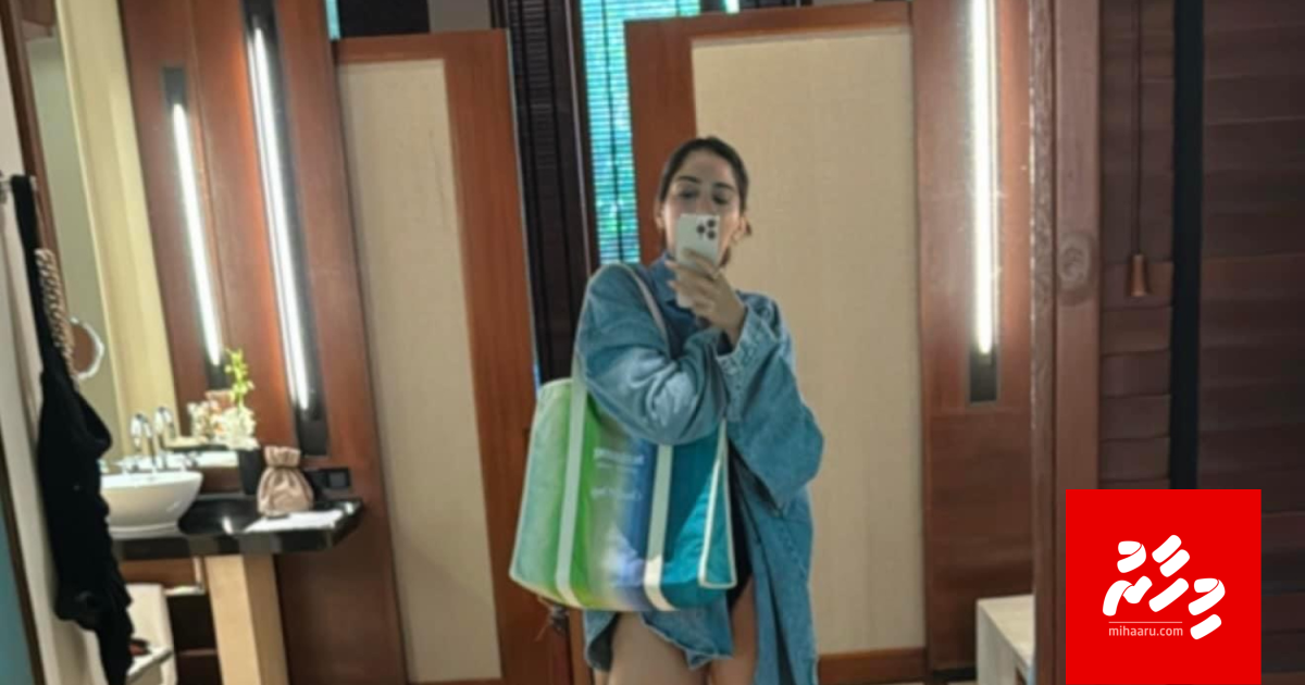 Sonam Raajje ais Hello bunefi