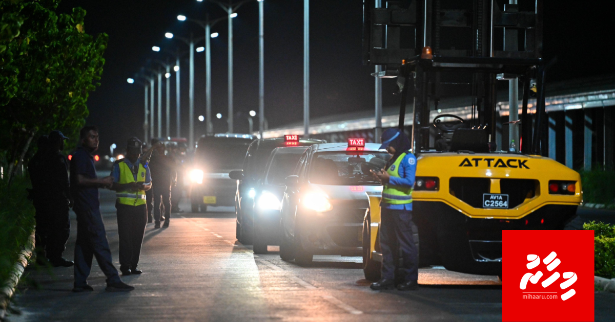 Highway ah nerey gothah magu bandhu kuri taxi thah tow koffi