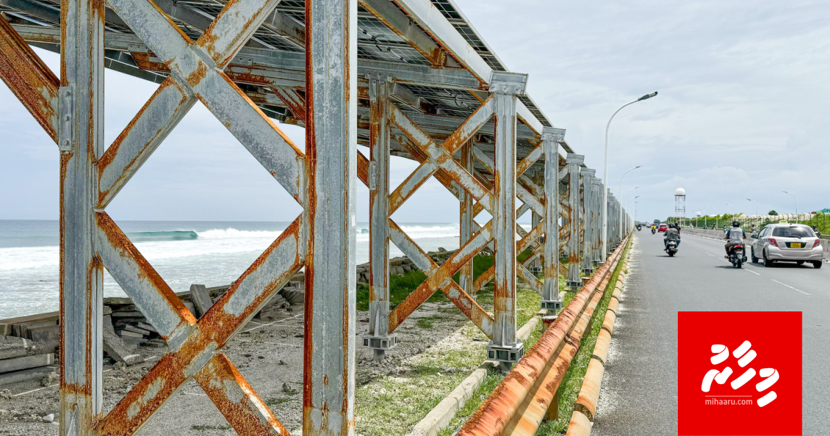 Bridge highway gai bahattaafai huri cone eggai jehigen hingi accident eggai meehaku maruvejje