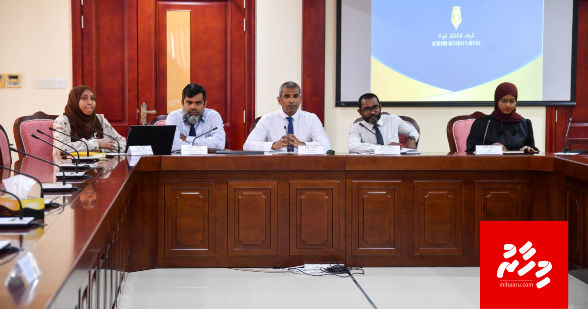 Police flat thakuge corruption: Polco server gai massala jehi, liyekiyunthakeh neiy!