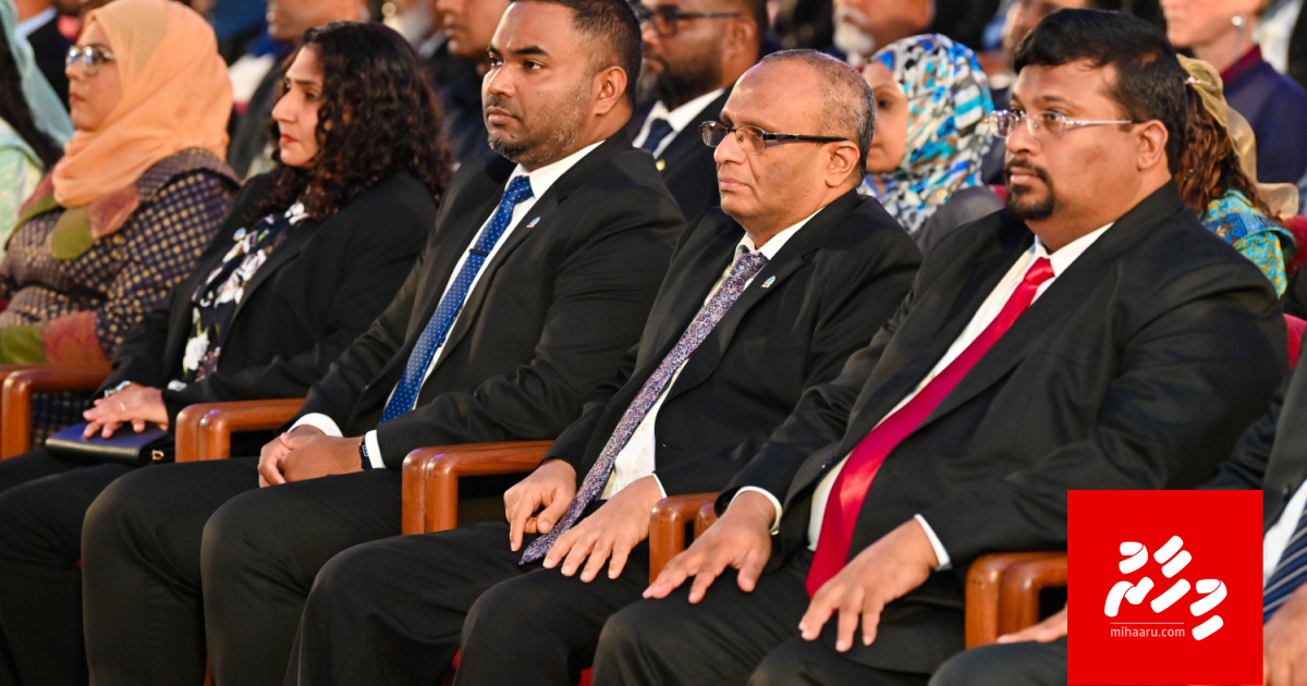 Fandiyaaru Mahaaz maadhamaa, Azmiralda Hoama dhuvahu JSC ah haaziru kuranee