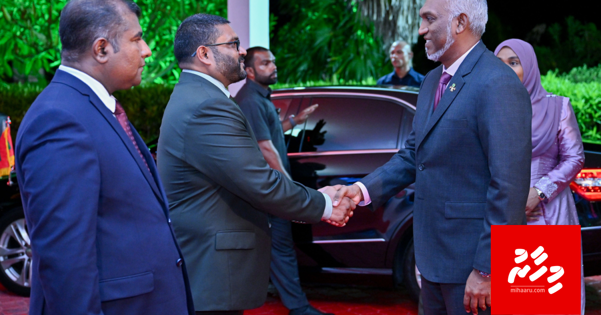 November 3 gai shaheedhuvi sifainge aailaa ge komme meehaka 9,000 rufiyaa ge inaayatheh dhenee