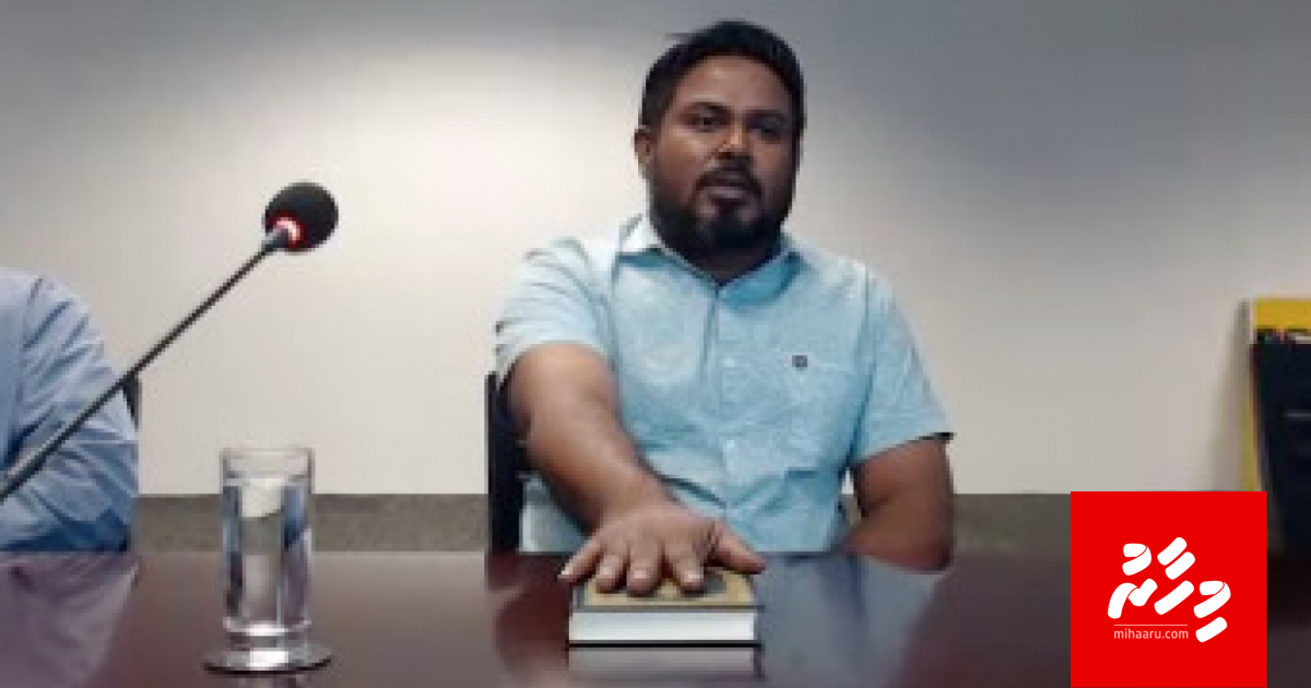 Fuggiri masala: Badhdhaluvun oiy thanan Adeeb dhin dhabaheh gendhiya kamah hekibas dheefi