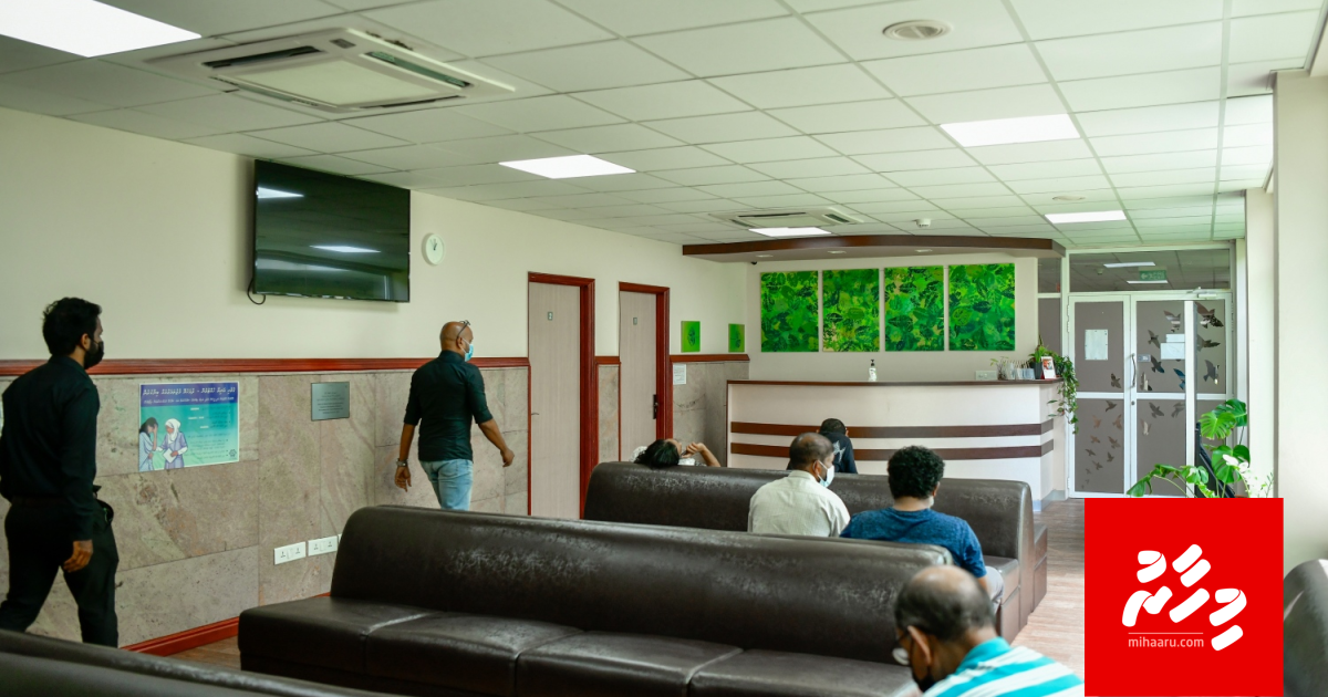 Queue kuda kuran IGMH ge 3 department eh gai Bali meehun balaa Vaguthu ithuru koffi