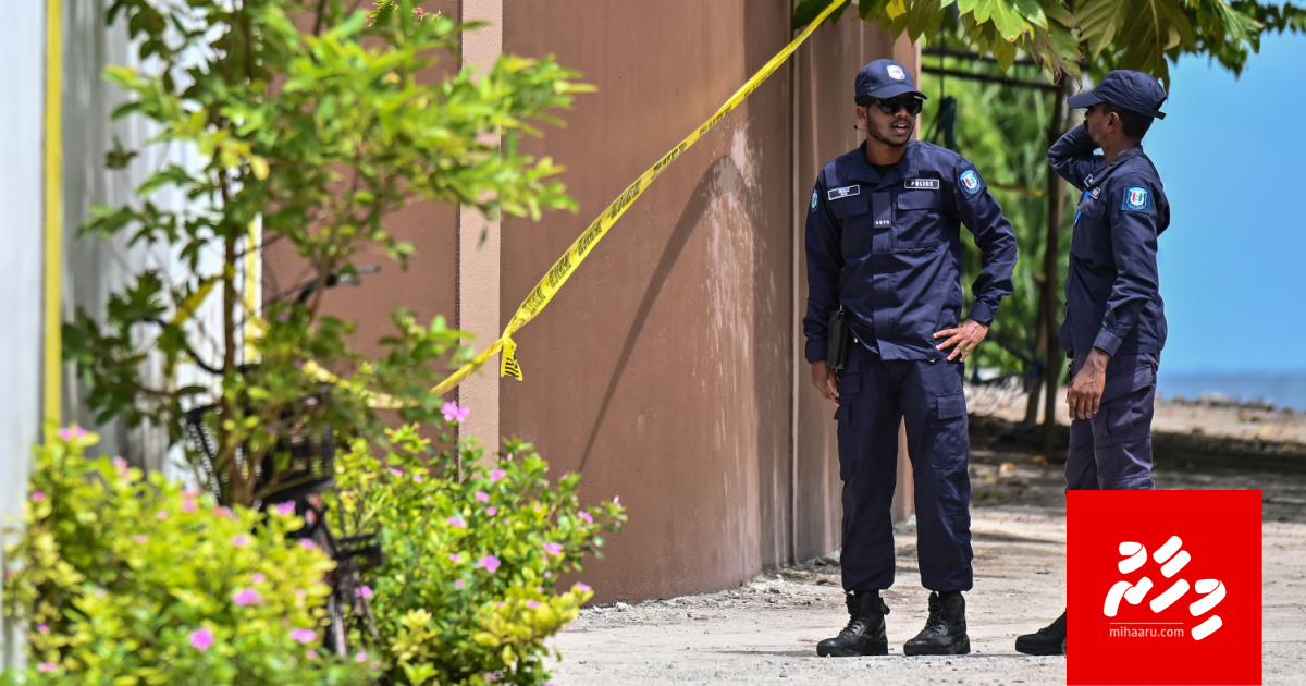 Anhenunnah fenunee Abdularhuman marah thelhenikoh, gaathilu dhuvefai dhiya kamuge nishaan huri