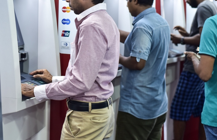 އިތުރަށް މުސާރަ ޖަމާވި 32 މީހަކު ފައިސާއެއް ނުދޭ