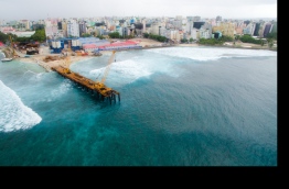 ޗައިނާއިން ރާއްޖޭގައި ހިންގާ ބްރިޖް މަޝްރޫއު ކުރިއަށް ދަނީ -- ފޮޓޯ: މިހާރު