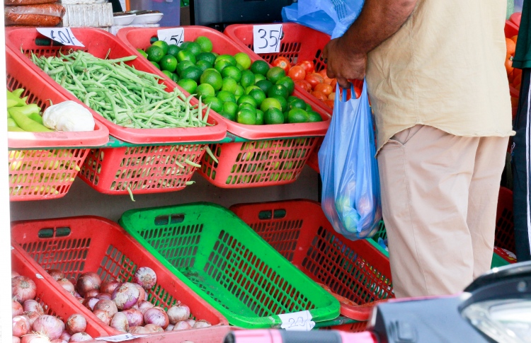 އިންޑިއާއިން ބޯޓުތަކަށް ނާދެވި ބާޒާރުން މުދާ ހުސްވެފައި