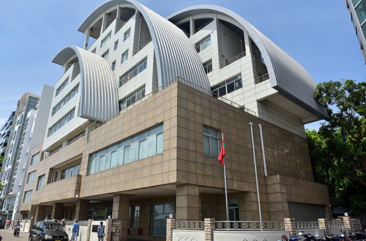 ޔޫކޭ ވިސާ އެޕްލިކޭޝަން ރާއްޖެއިން ބަލައިގަންނަން ފަށަނީ