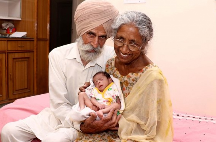 އިންޑިއާ މީހަކު 72 އަހަރުގައި މަންމައަކަށް ވެއްޖެ