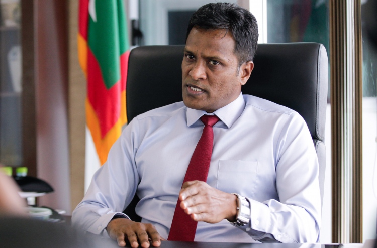 އުމަރު އަދިވެސް "ހުދު ވަލުގައި" ހިފަހައްޓައިގެން