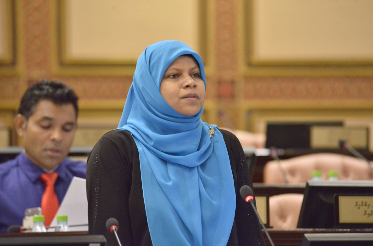 ދުސްތޫރީ މައްސަލައިގެ ތެރެއަށް އަނާރާ ވެސް ވަންނަނީ