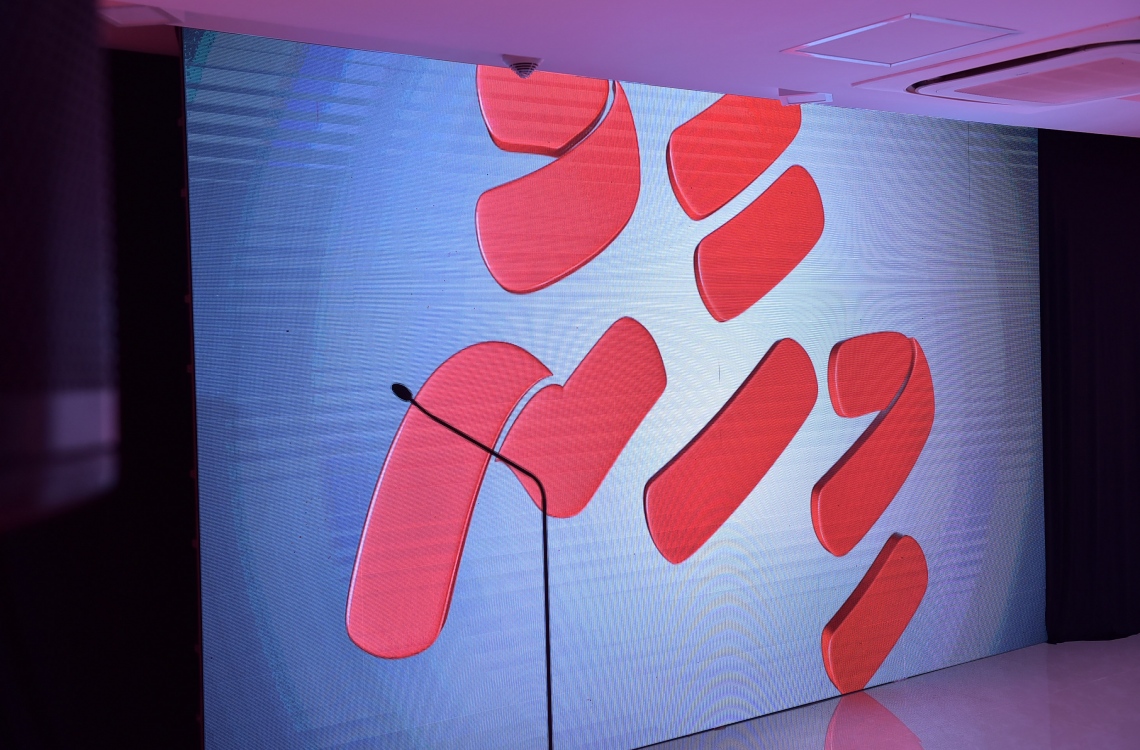 މާލެ: މޭ 24، 2016: "މިހާރު" ނޫހާއި ވެބްސައިޓް ލޯންޗްކުރުމަށް މިރޭ ޗަންޕާ ސެންޓްރަލް ހޮޓެލްގައި ބޭއްވި ރަސްމިއްޔާތު: ކުރިން "ހަވީރު"ގައި މަސައްކަތްކުރި ނޫސްވެރިންގެ މައްޗަށް ބިނާވެފައިވާ ޓީމަކުން "މިހާރު" ނޫސް ނެރެ އަދި އޭގެ ވެބްސައިޓެއް ހެދީ މާޗު 31 ގައި ސިވިލް ކޯޓުން ނެރުނު އަމުރަކާ ގުޅިގެން "ހަވީރު"ގެ މަސައްކަތް ވަގުތީ ގޮތުން ހުއްޓާލުމުން.---ނިޝާން އަލީ /މިހާރު ފޮޓޯ