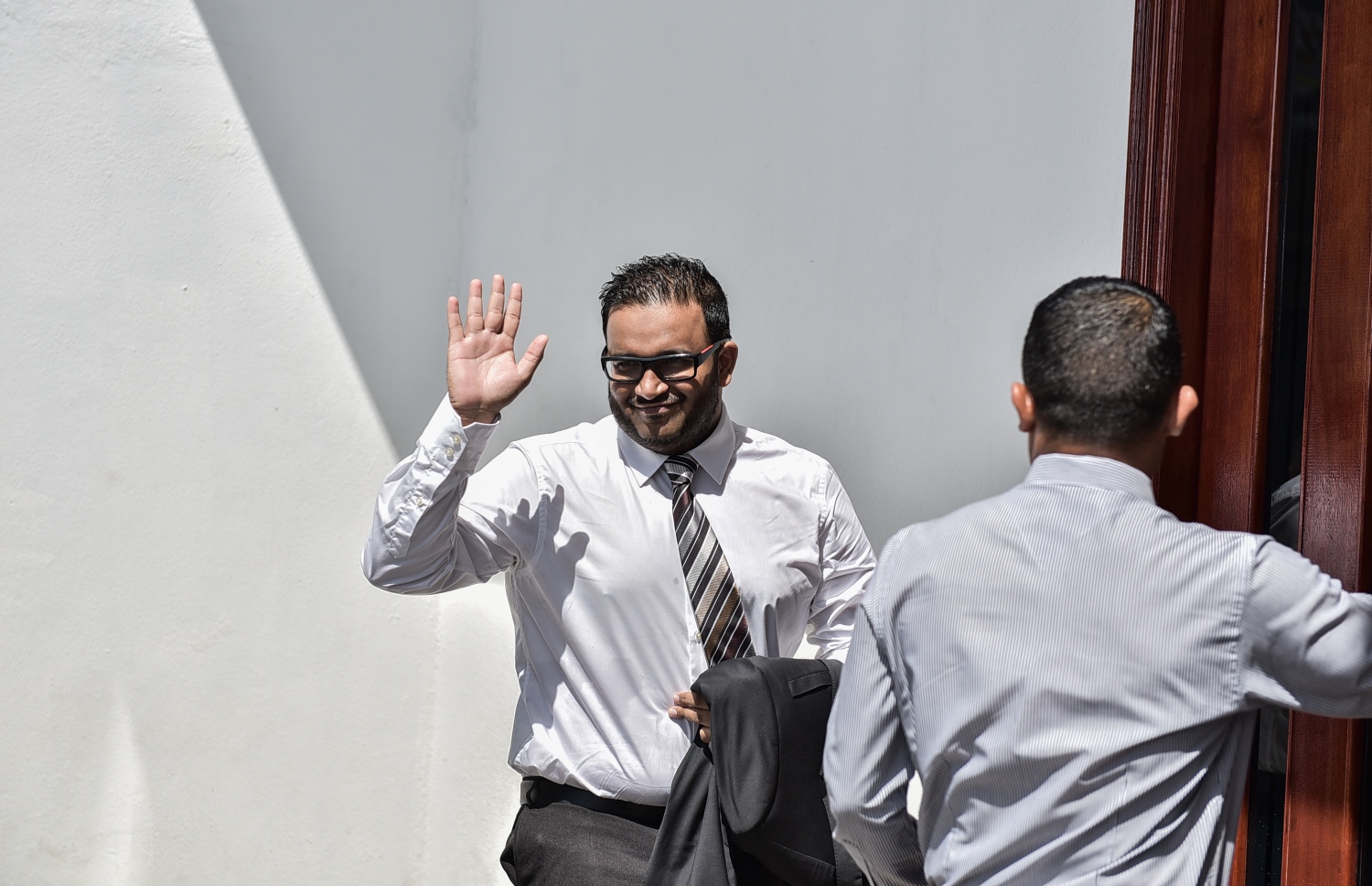 ދައުވާ ލިބޭ ކުރީގެ ނައިބު ރައީސް އަދީބު މިއަދުގެ ޝަރީއަތަށް ވަޑައިގަންނަވަނީ: އެތައް ދައުވާއެއް ވަނީ އުފުލާފައި --މިހާރު ފޮޓޯ/ނިޝާން އަލީ