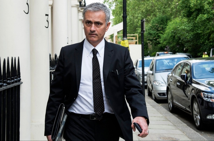 ޔުނައިޓެޑްގެ ކޯޗަކަށް މޮރީނިއޯ ހަމަޖައްސައިފި