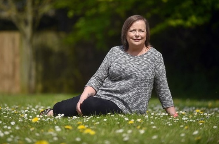 ޖެނީ: މަރުބަލީގައިވާ ހިތްވަރުގަދަ އަންހެނެއް