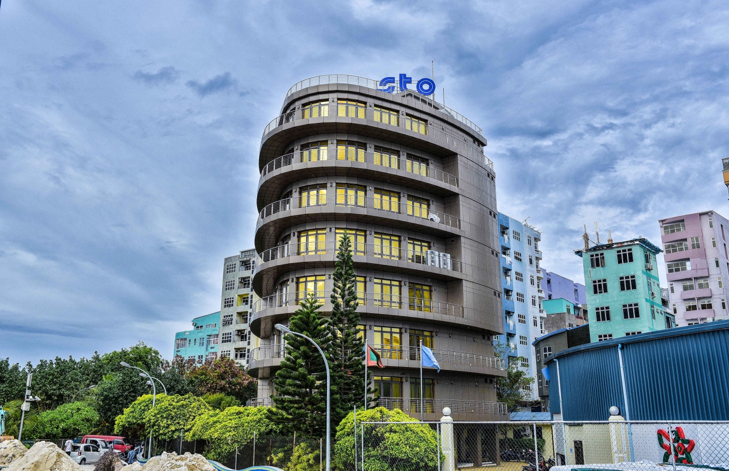 އެސްޓީއޯގެ ހެޑް އޮފީސް: އެ ކުންފުންޏަށް ޑޮލަރު ގަތުމުގައި ވެސް އުސޫލުތަކުން ބޭރުން ހިންގާފައިވާ ކަމަށް އޮޑިޓަ ޖެނެރަލް ކުރިން ފާހަގަކުރައްވާފައިވޭ.---މިހާރު ފައިލް ފޮޓޯ