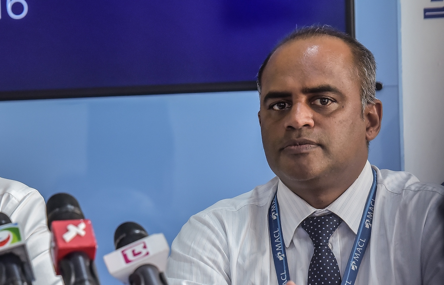 އެސްޓީއޯ ހެޑް އޮފީހުގައި ބޭއްވި ރަސްމިއްޔާތުގައި އެމްއޭސީއެލްގެ އެމްޑީ އާދިލް ވާހަކަ ދައްކަވަނީ. ތެޔޮ ފޯރުކޮށް ދިނުމުގައި އެސްޓީއޯއަށް އިތުބާރު ކުރެވޭ ކަމަށް އޭނާ ވިދާޅުވި. --މިހާރު ފޮޓޯ: ނިޝާން އަލީ