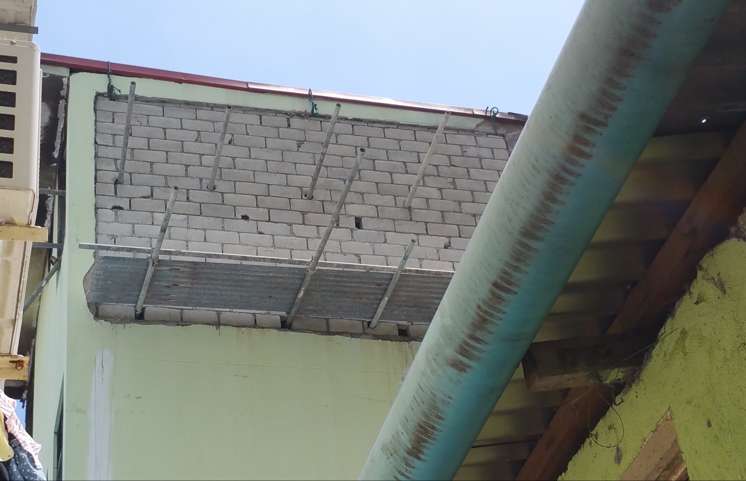 ކޯސްޓްލައިން ހާޑްވެއާގައި ހިނގި އަލިފާނުގެ ހާދިސާއާ ގުޅިގެން ގެއްލުން ލިބުނު ގެއެއް. --ފޮޓޯ: ހުސެއިން ޝަޔާހު/މިހާރު