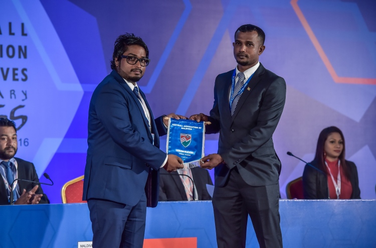 ބައްސާމާއި ޓޮމްގެ ކެންޑިޑެސީ ގަބޫލުކޮށްފި