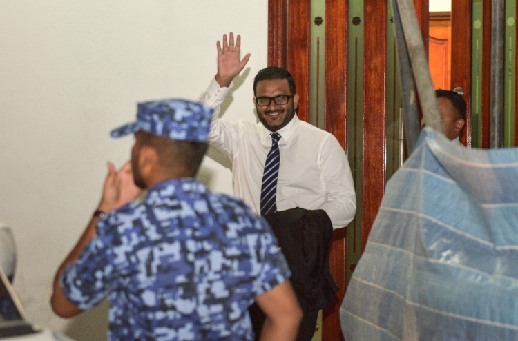 ޖަލުގައި ހުންނެވި އަދީބާ އެޗްއާރުސީއެމުން ބައްދަލުކޮށްފި