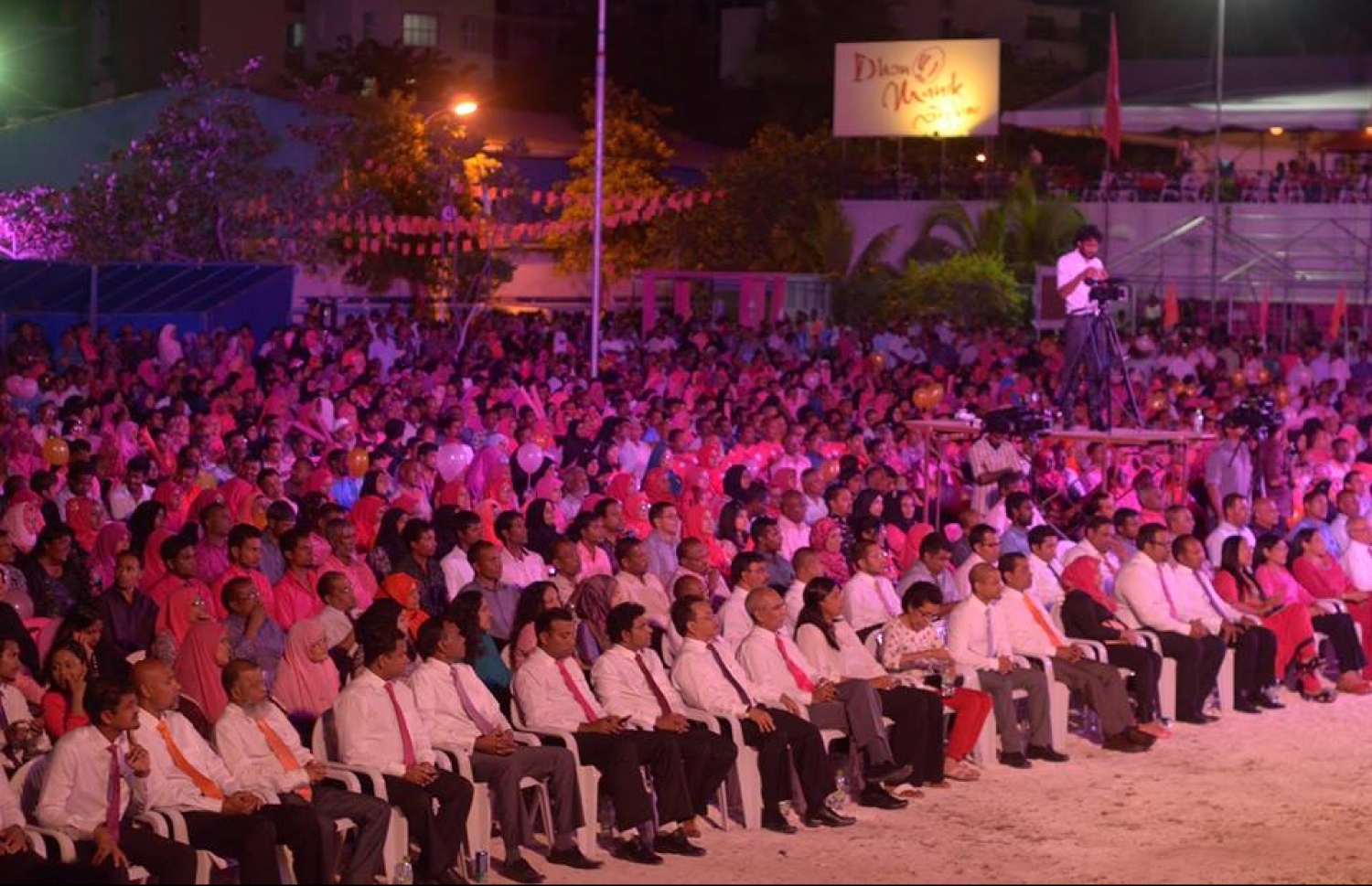 ޕީޕީއެމް ޖަލްސާއެއްގައި އެ ޕާޓީގެ އިސް ބޭފުޅުންނާއި އާއްމު މެމްބަރުން ބައިވެރިވަނީ. --ފޮޓޯ: ޕީޕީއެމް
