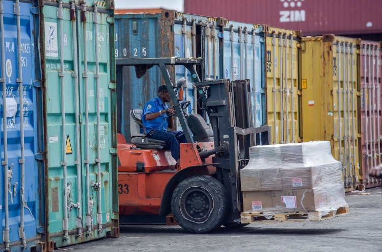 މުދާ ކްލިއާ ކުރަން ހުޅުމާލެ ބަނދަރަށް ގެންދަން ފަށަނީ