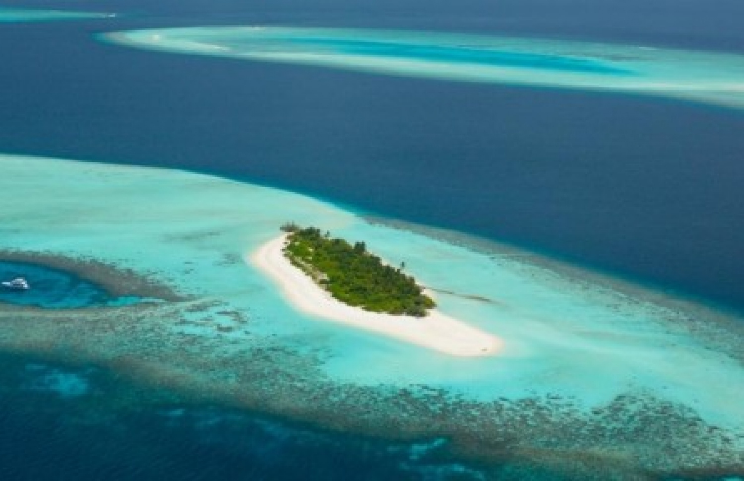 ފޯސީޒަން އިން ބ. އަތޮޅުގައި ޕްރައިވެޓް އައިލެންޑެއްގެ ގޮތުގައި ތަރައްގީކުރަމުން އަންނަ ވޯވަށް: އިއުލާން ނުކޮށް ރަށްތައް ދޫކުރެވޭ ގޮތަށް ޓޫރިޒަމާ ބެހޭ ގާނޫނަށް ވަނީ އިސްލާހެއް ހުށަހަޅާފައި.