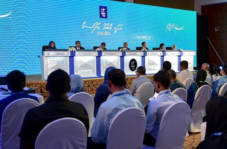 ތެލުން ލިބުނު އާމްދަނީ ދަށްވެ، ފައިދާ ދަށަށް